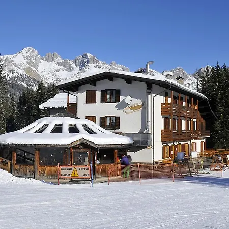 Dolomiti 2* ファルカーデ