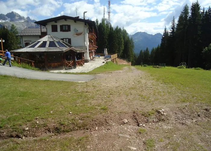 Dolomiti מלון 2*